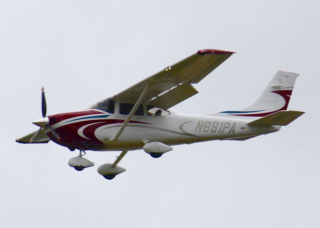 Cessna Skylane (N881PA) - At Shreveport Regional.