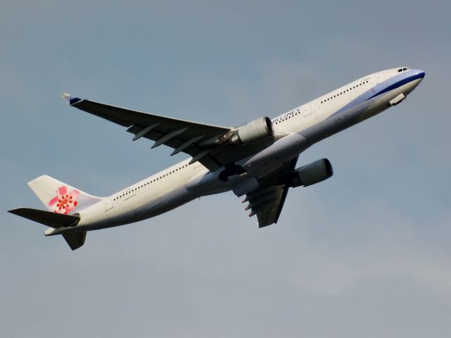 Airbus A330-300 (B-18353)