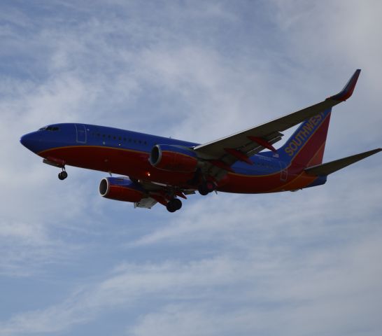 Boeing 737-700 (N741SA)