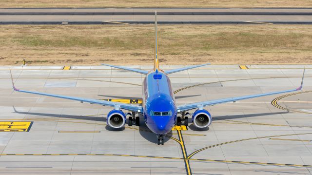 Boeing 737-800 (N8575Z)