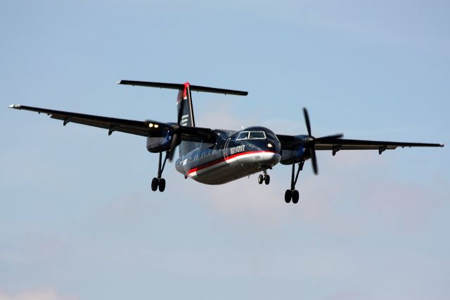 de Havilland Dash 8-200 (N806EX)