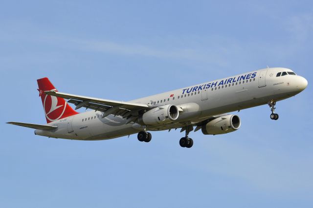 Airbus A321 (TC-JSC)