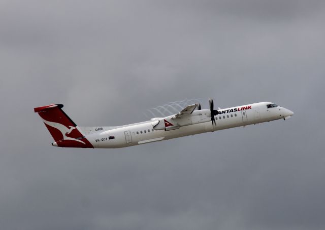 de Havilland Dash 8-400 (VH-QOY) - Sydney Kingsford Smith International, Sydney, Australiabr /Photo: 16.04.2016