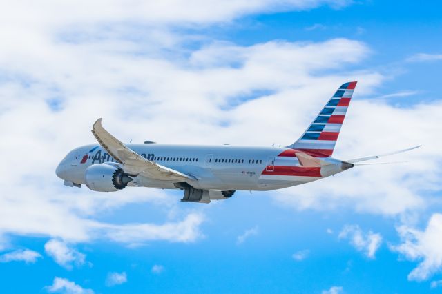 Boeing 787-8 (N802AN) - An American Airlines 787-8 taking off from PHX on 2/11/23 during the Super Bowl rush. Taken with a Canon R7 and Canon EF 100-400 II L lens.