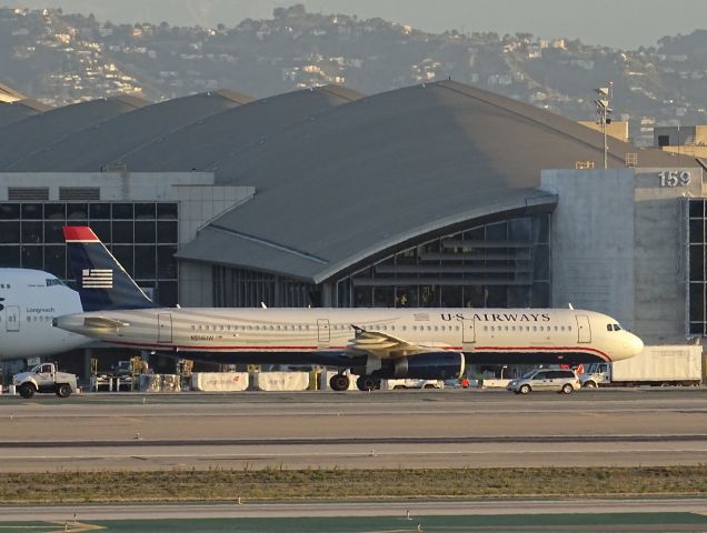 Airbus A321 (N556UW)