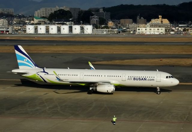 Airbus A321 (HL8099) - Taxing at Fukuoka (2017/12/31)