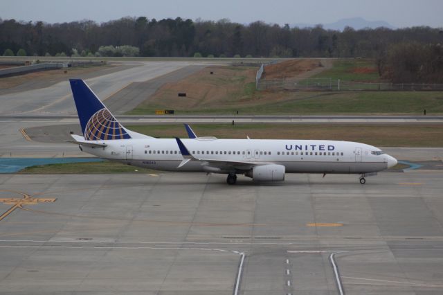 Boeing 737-800 (N18243)