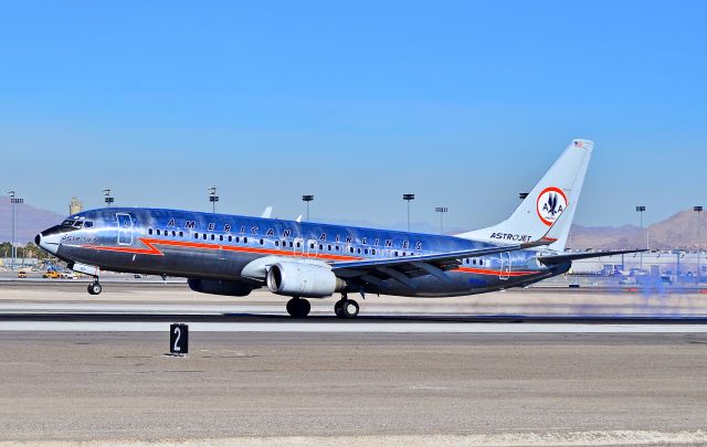 Boeing 737-800 (N951AA) - N951AA American Airlines 2000 Boeing 737-823 / 3CF (cn 29538/720)  - Las Vegas - McCarran International (LAS / KLAS) USA - Nevada, January 10, 2012 Photo: Tomás Del Coro