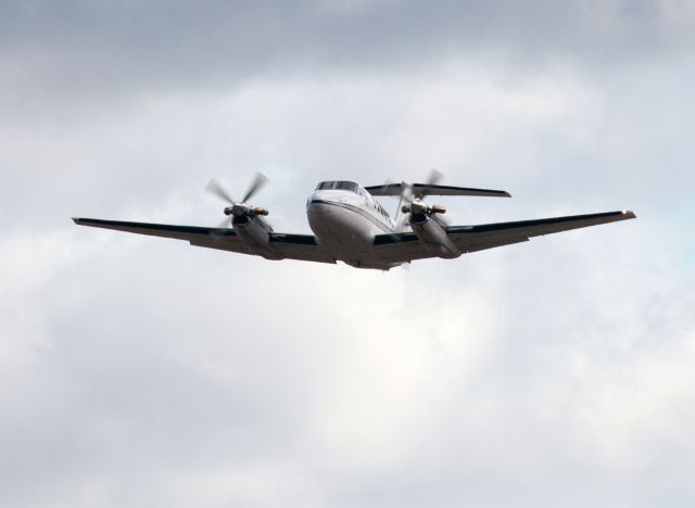 Beechcraft Super King Air 200 (N1850X) - Take off RW35.