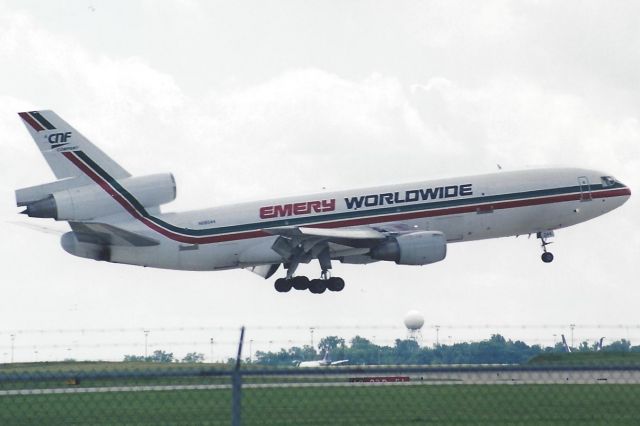 McDonnell Douglas DC-10 (N68044) - Landing 23-R on a muggy day.