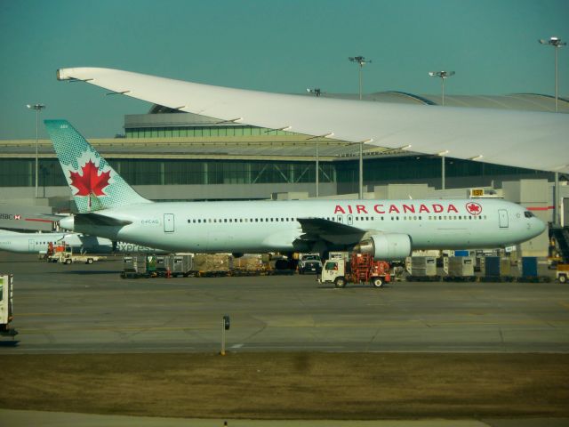 BOEING 767-300 (C-FCAG)