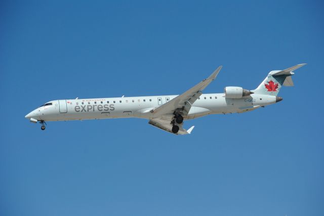 Canadair Regional Jet CRJ-700 (C-GFJZ)