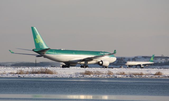 Airbus A330-200 (EI-DAA) - Aer Lingus A330 arrival followed by their new B757