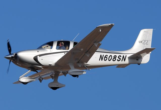 Cirrus SR-22 (N608SN)