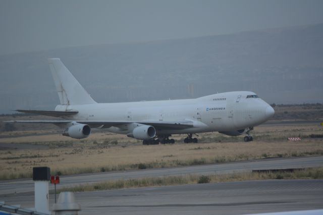 Boeing 747-200 (4L-GNK)