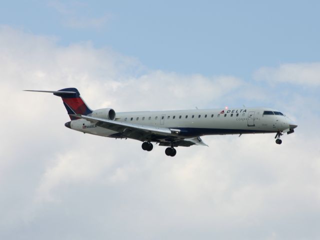 Canadair Regional Jet CRJ-700 (N668CA)
