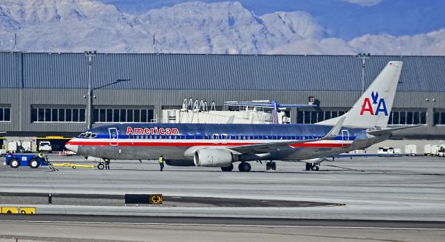 Boeing 737-800 (N902AN) - N902AN American Airlines Boeing 737-823 / 3AB (cn 29504/190)  - Las Vegas - McCarran International (LAS / KLAS) USA - Nevada, December 27, 2012 Photo: Tomás Del Coro