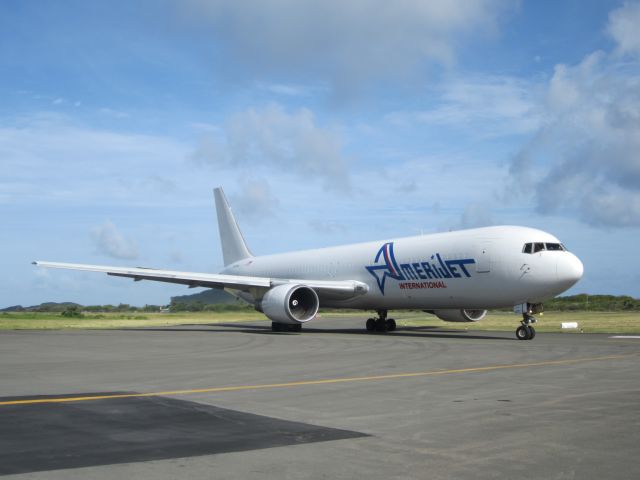 BOEING 767-200 (N373CM)