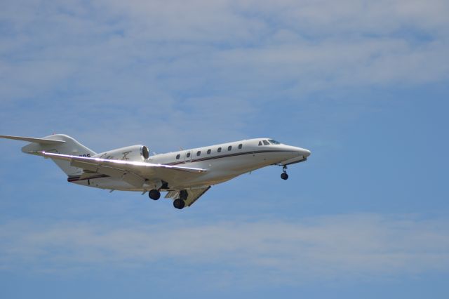 Cessna Citation X (N948QS) - N948QS arriving KFSD runway 21 - 6-1-2012