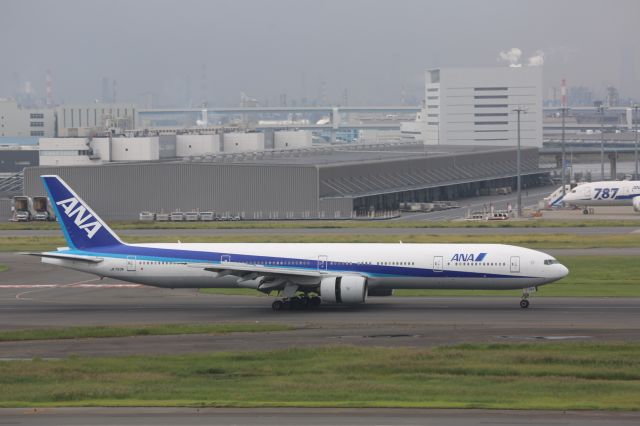 BOEING 777-300 (JA753A)