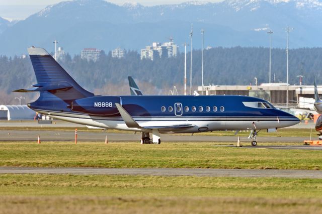 Dassault Falcon 2000 (N8888)