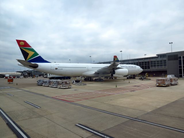 Airbus A340-300 (ZS-SXA)