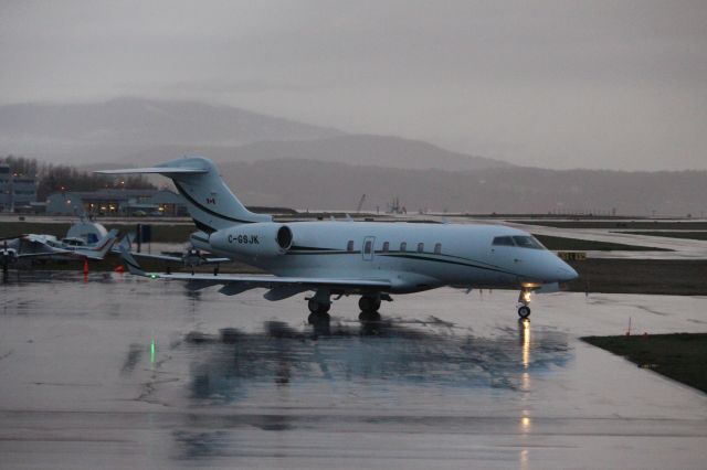 Bombardier Challenger 300 (C-GSJK)