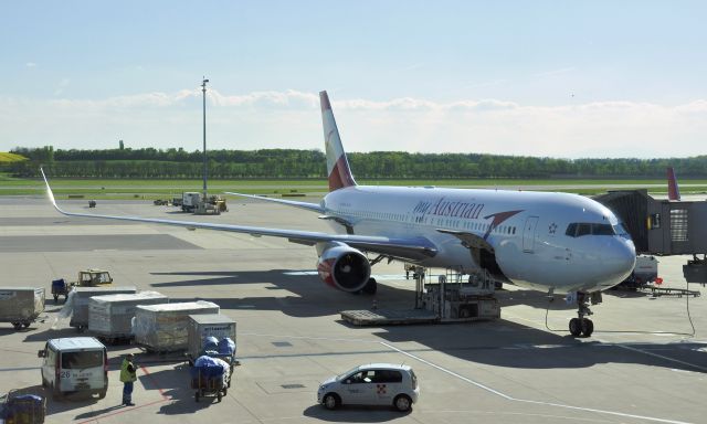 BOEING 767-300 (OE-LAY) - Austrian Airlines Boeing 767-3Z9(ER)(WL) OE-LAY in Vienna 