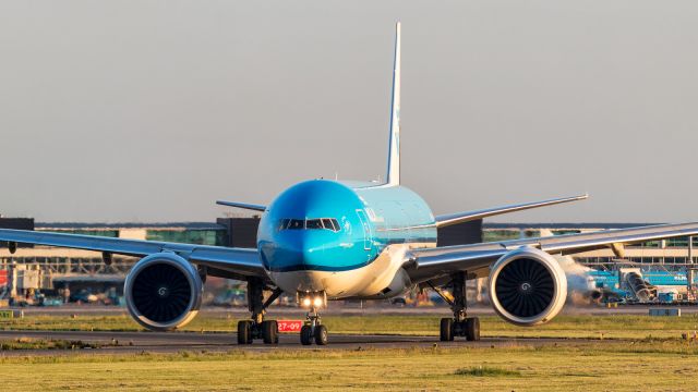 BOEING 777-300ER (PH-BVO)