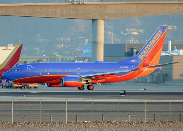 Boeing 737-700 (N955WN)