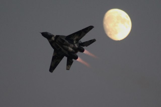 MIKOYAN MiG-33 (N29UB) - Mig Moonbr /The Project Polaris's Mig 29 during the Saturday evening Oshkosh AirVenture Show.