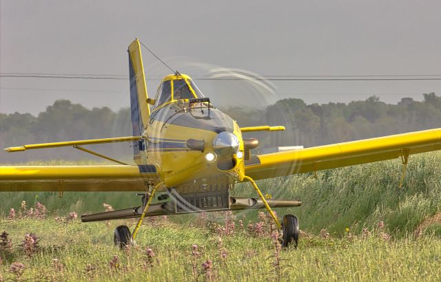 — — - Air Tractor AT-502XP