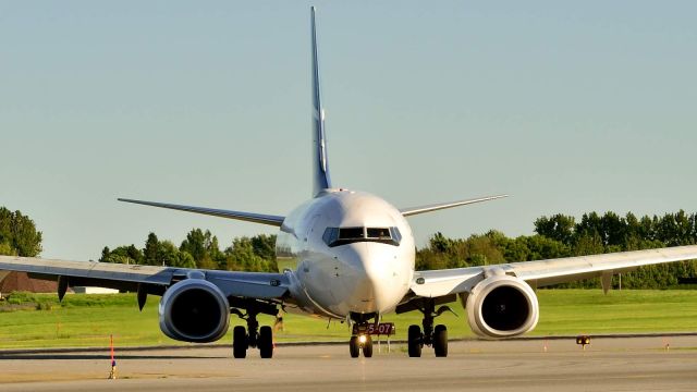 BOEING 737-600 (C-GXWJ)