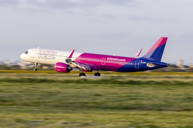 Airbus A321 (9H-WNS)