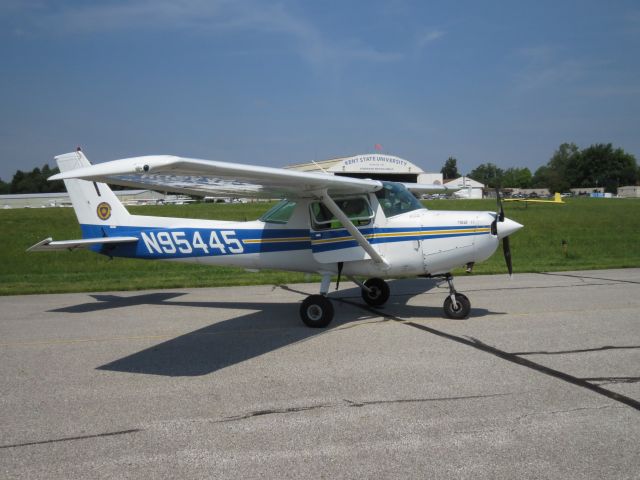 Cessna 152 (N95445) - Kent 7 sitting pretty on the taxiway at Kent State