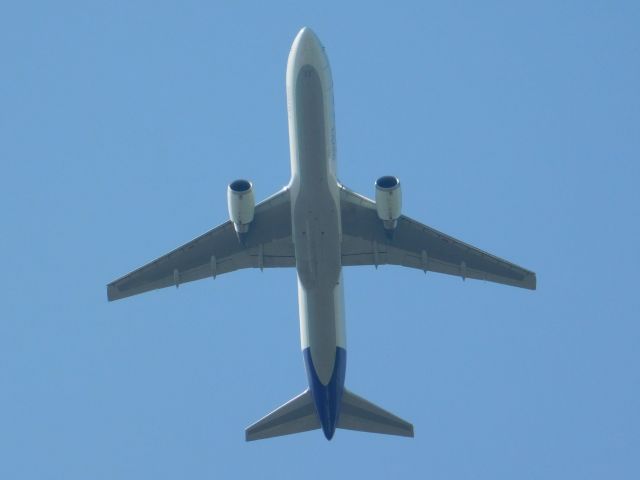 BOEING 767-300 (N275FE) - FDX398 departing Memphis International Airport to go to Miami International Airport 