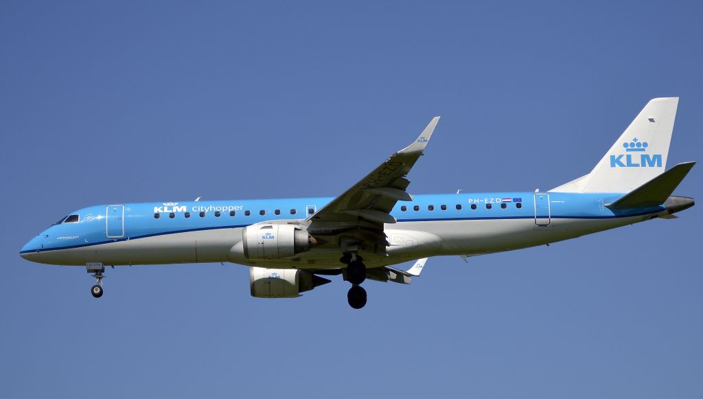Embraer ERJ-190 (PH-EZD) - KLM - Embraer ERJ-190STD (PH-EZD) early afternoon arrival AMS - NCL flight. (Photo May 2019)