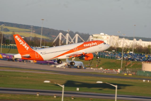 Airbus A320 (G-EZTF)