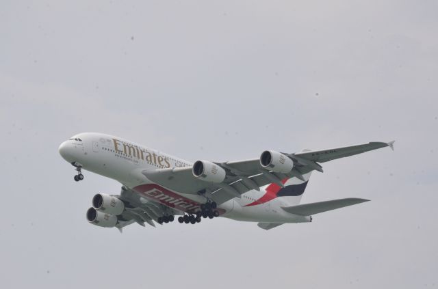 Airbus A380-800 (A6-EDL)