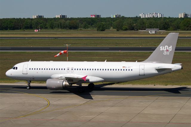 Airbus A320 (D-ASEF) - Airbus A320-214, Sundair, D-ASEF, EDDT Airport Berlin-Tegel, 07.May 2018