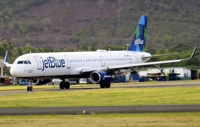 Airbus A321 (N962JT)