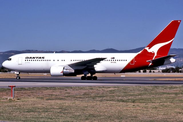 Cessna 206 Stationair (VH-EAL) - QANTAS - BOEING 767-238/ER - REG : VH-EAL (CN 23306/125) - WEST BEACH ADELAIDE SA. AUSTRALIA - YPAD (23/3/1986)35MM SLIDE CONVERSION.