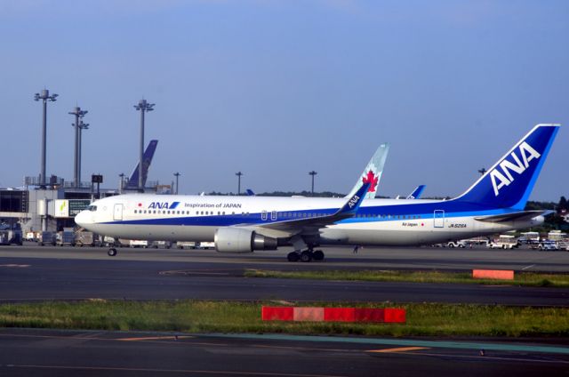 BOEING 767-300 (JA626A)