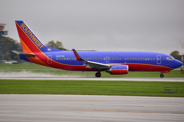 BOEING 737-300 (N637SW)