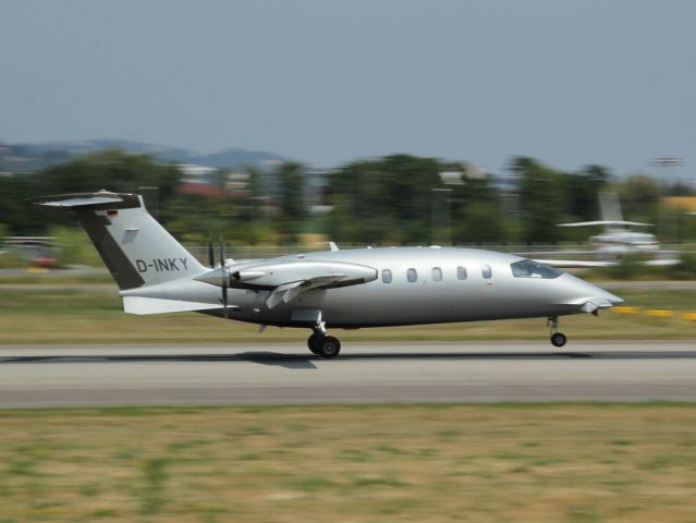 Piaggio P.180 Avanti (D-INKY)