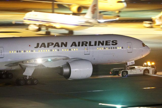 Boeing 777-200 (JA702J)