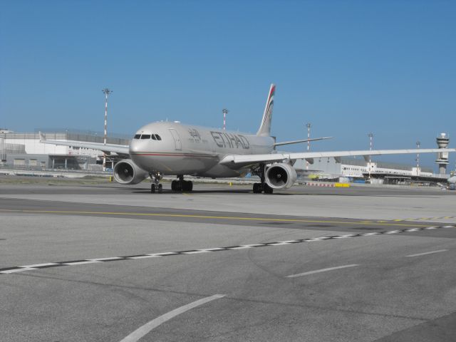 Airbus A330-300 (A6-AFB)