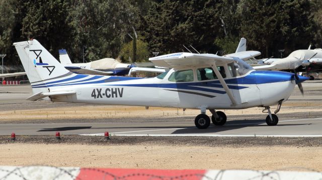 Cessna Skyhawk (4X-CHV) - 02/06/2025:br /Reims-Cessna turning to runway 28 for take-off.
