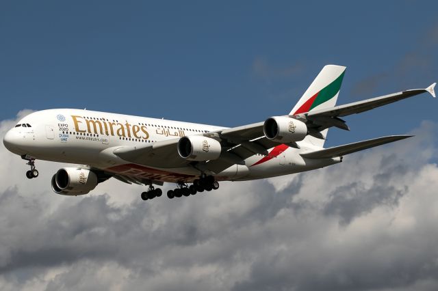 Airbus A380-800 (A6-EEG) - stormy clouds