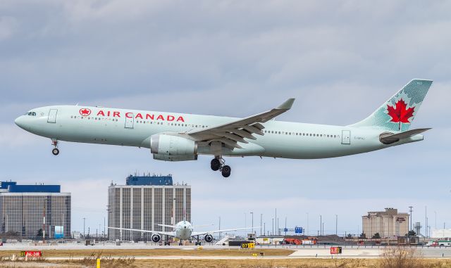 Airbus A330-300 (C-GFAJ)